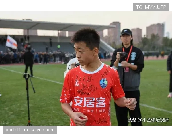 青岛海牛16岁邝兆镭历史性登场 成中超首位亮相09后球员